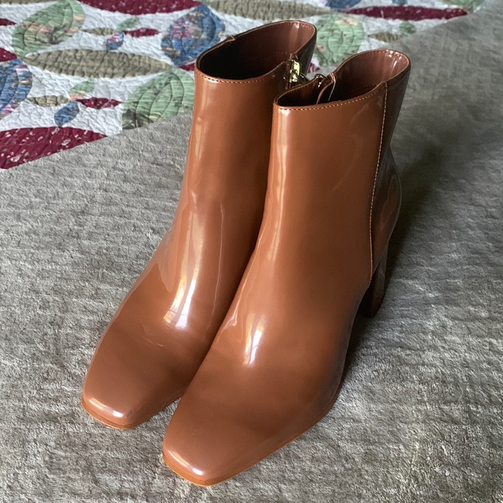 NWOT JLO patten leather boots Women’s 8.5